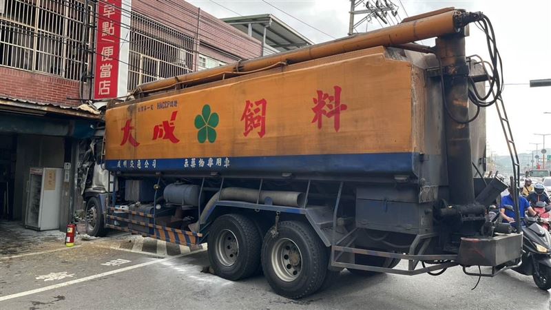 台1新竹段重大車禍　大貨車失控衝撞民宅