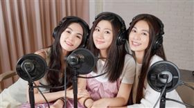 she合體（圖／翻攝自EllaIG）