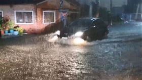 雷雨彈,豪大雨,嘉義,民雄,新港,淹水,馬路,膝蓋