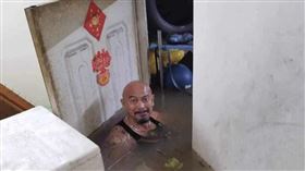 王勇達家變游泳池。（圖／翻攝自王勇達臉書）