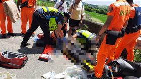 台61線死亡車禍，苗栗通霄，小貨車追撞機車，77歲騎士搶救1小時不治(圖／翻攝畫面)