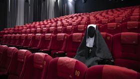 《鬼修女II》恐怖又驚嚇，大受好贏。（圖／華納兄弟提供）

