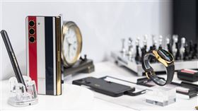 Galaxy Z Fold5 Thom Browne Edition限量版正式發售。（圖／台灣三星提供）