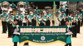 東京農業大學第二高等學校吹奏樂部曾參加過許多日本吹奏樂與行進吹奏樂大賽，並抱回多項大獎，每次表演都會穿上翡翠色的表演服，也因而有著「EMERALD KNIGHTS（翡翠騎士）的稱號。（圖／翻攝自中華文化總會臉書）
