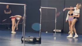 爆廢公社二館,羽球場