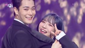 文彬、文秀雅曾表演合作舞台。（翻攝自YouTube）