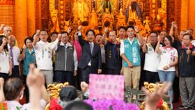 賴清德偕彭俊豪、劉仁照赴中壢三教紫雲宮參香（圖／賴清德競辦提供）