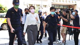 新竹市長高虹安被資策會自訴抄襲，違反著作權法親自出庭。（圖/記者邱榮吉攝影）