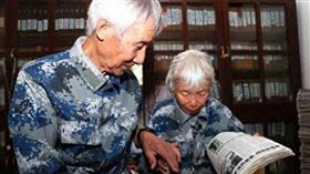 腳穿66元破鞋！8旬老婦捐款家鄉2.2億　卻因轉帳金額過高遭銀行報警（圖／翻攝自今日頭條）