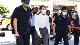 新竹市長高虹安被資策會自訴抄襲，違反著作權法親自出庭。（圖/記者邱榮吉攝影）