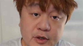 前《木曜4超玩》製作人陳百祥熬夜看蘋果發布會（圖／翻攝自IG）