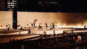 在地的里民及學生也參與《行過乙未》演出。（圖／安徒生和莫札特的創意劇團提供）