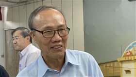 台農進口蛋有效日期標錯  陳添壽：已全下架針對台農公司進口蛋有效期限誤標一事，農業部政務次長陳添壽（前）13日在雲林縣受訪時指出，安全時期確實有錯誤，應為9月底，但誤標為10月5日，保存日期超過，「不能這樣做」，已全面下架回收。中央社記者姜宜菁攝  112年9月13日