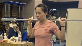 「舉重女神」郭婞淳帶傷拚亞運（1）國家運動訓練中心14日舉辦亞運媒體日，「舉重女神」郭婞淳（圖）近來受到腰傷困擾，現在主要是加強核心訓練，相信自己還是有辦法「滿血回歸」。中央社記者楊啟芳攝 112年7月14日