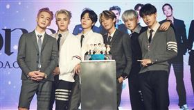 ▲Ozone子翔（左起）、哲言、佳辰、煥鈞、祖安和文廷帥氣出席「One Year O.A.O. 成團週年拍照派對」記者會。（圖／索尼音樂提供）
