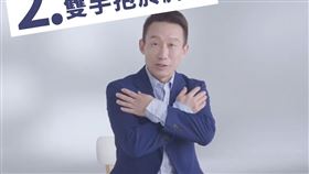 郭子乾為《亞洲健康王》拍照（圖／翻攝自臉書）