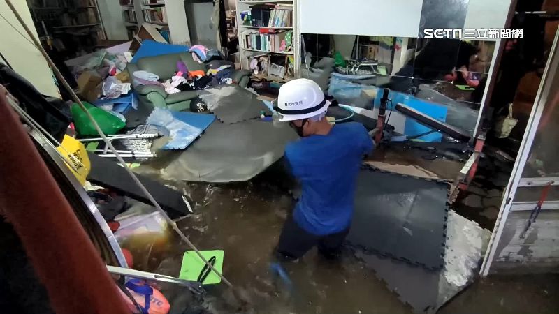 獨／國語辭典作者家重災　屋內全淹慘況曝