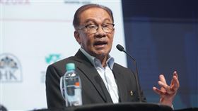大馬首相安華將稀土視為國家新成長資源馬來西亞首相安華擬制定禁止稀土原料出口政策，將稀土元素視為國家新的成長資源，維護國家利益。圖為安華9月12日出席2023年全球清真峰會開幕致詞。中央社記者黃自強吉隆坡攝  112年9月13日