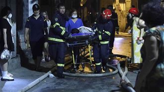 越南大火奪56人命「孩童被拋窗求生」