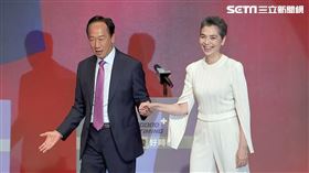 郭台銘副手賴佩霞亮相。