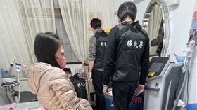 失聯女移工，做完「縮乳暈」手術，傷口，越南同鄉女密醫，美容室變醫美診所(圖／桃園專勤隊提供)