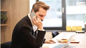 ▲原PO表示，他被銀行專員罵。（示意圖／Pexels）