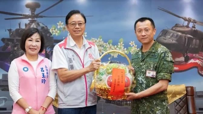 張善政出席中秋節勞軍活動　贈國軍加菜金