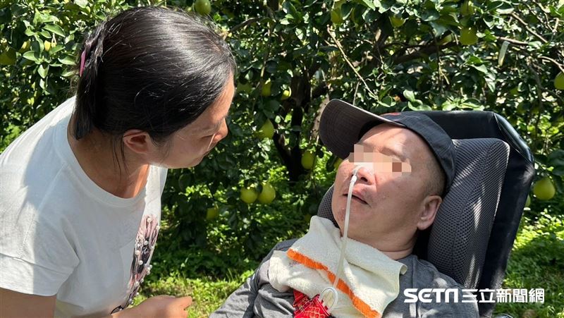 孝子倒下成植物人4年　妻不離棄種柚義賣