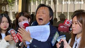 台北市議員王世堅及陳怡君前往台北地檢署對基泰建設提告殺人未遂罪。（圖／記者楊忠翰攝影）