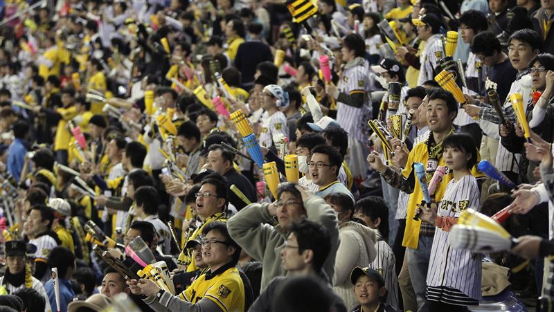 阪神虎睽違18年央聯封王　球迷擠爆道頓堀