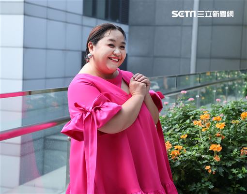 金鐘主持人鍾欣凌三立新聞網專訪。（圖/記者邱榮吉攝影）