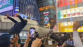 阪神球迷跳河（圖／翻攝自@korRhy6GngmxuvN　推特）