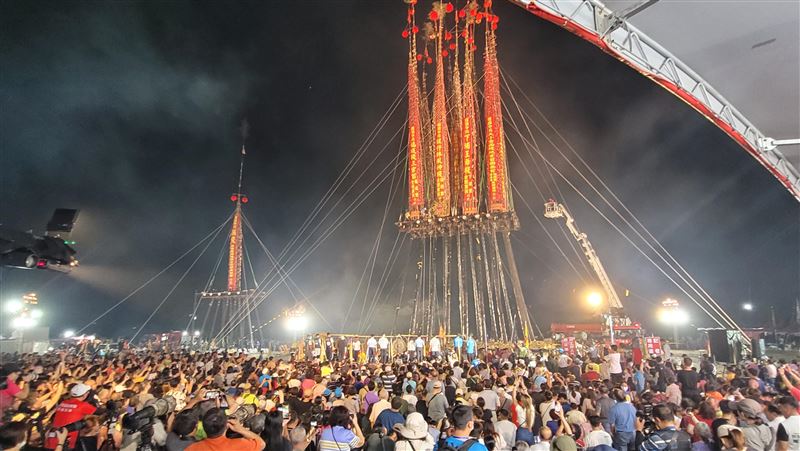 王婉瑜參加搶孤被指犯忌　她臉書發文反擊