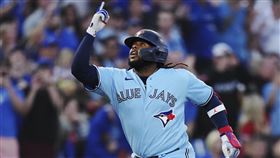 ▲小葛雷諾（Vladimir Guerrero Jr.）轟上第2層看台。（圖／美聯社／達志影像）