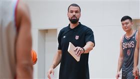 ▲人氣洋將塔克（Anthony Tucker）是臺中太陽新任教頭。（圖／翻攝自臺中太陽臉書）