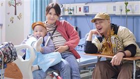 賴銘偉、李佳豫、滕韋煦在電影《BIG》中飾演一家三口。（圖／米倉影業提供）