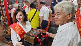 (奚鳥)籠中元祭關龕門2023癸卯(奚鳥)籠中元祭15日進行「關龕門」儀式，基隆市副市長邱佩琳（前左）與今年輪值主普的郭姓宗親會主委郭慶全（前右）依循古禮完成相關流程，恭請「好兄弟」回到陰間，也代表中元祭活動告一段落。（基隆市政府提供）中央社記者沈如峰基隆傳真  112年9月15日