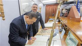 侯友宜參訪紐約市警局。(圖/侯友宜選舉辦公室提供)