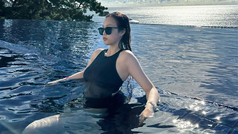 最美星二代脫了　陽帆愛女辣穿泳裝洩春光