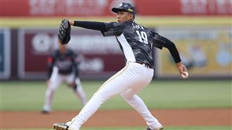 打到腳一顆星撈進手套　陳克羿六星級美技