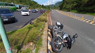 北宜轎車靠左停車擦撞重機　車禍影像曝光