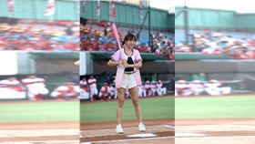 ▲「排球甜心」廖苡任為味全龍主題日開球。（圖／味全龍球團提供）