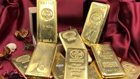 台東地檢因案查扣27條金塊  5月將拍賣已故前衛生署台東醫院精神科主任陳明哲早年涉嫌收取藥商回扣，台東地檢署查扣當時犯罪所得財物黃金條塊27條，經台灣高等法院花蓮分院判決宣告沒收，預計5月將拍賣。（台東地檢署提供）中央社記者盧太城台東傳真  111年4月1日