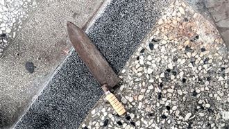 為了1萬元會仔錢　表哥拿刀砍表弟