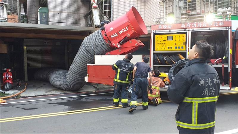 發電機管線故障　新北社區地下室黑煙狂竄
