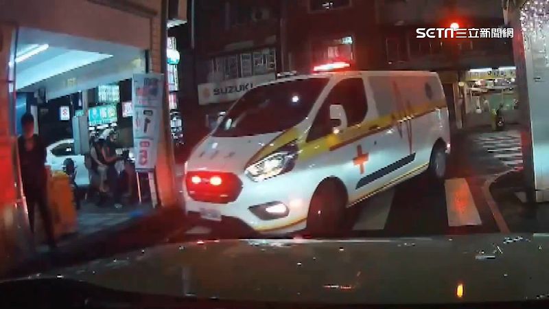 獨／救護車會車鳴笛！遭控非執勤濫用路權
