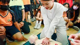 劉康彥說，高虹安涉貪遭起訴，接著變本加厲坐豪車住豪宅，被質疑與特定建設有利益交換，人設持續崩壞中。（圖／翻攝自高虹安臉書）
