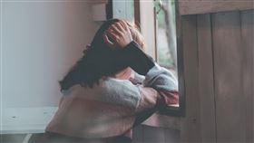 租屋,獨居,單身,憂鬱,煩惱,女人,單身女。（圖／翻攝自pexels）