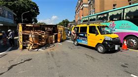 大貨車,新店,華城路,新北,翻車,