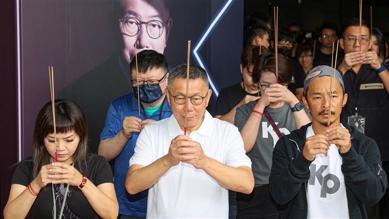 柯挑戰北流夭折　前幕僚：玩到民調一直跌